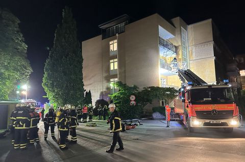 Mehr als 300 Mitarbeiter von Feuerwehr, Polizei und Hilfsorganisationen waren am Brandort im Einsatz. (Archivbild) Foto: Steven