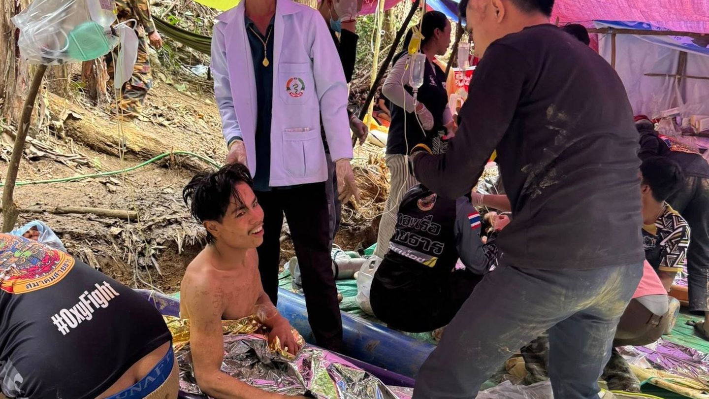 Die Rettung der Männer aus eigener Kraft gilt als Wunder. Foto: Uncredited/Association Of Volunteers For Lao People/AP/dpa