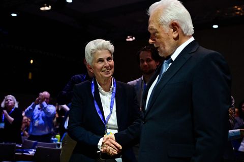 Agnes Strack-Zimmermann gratuliert Wolfgang Kubicki