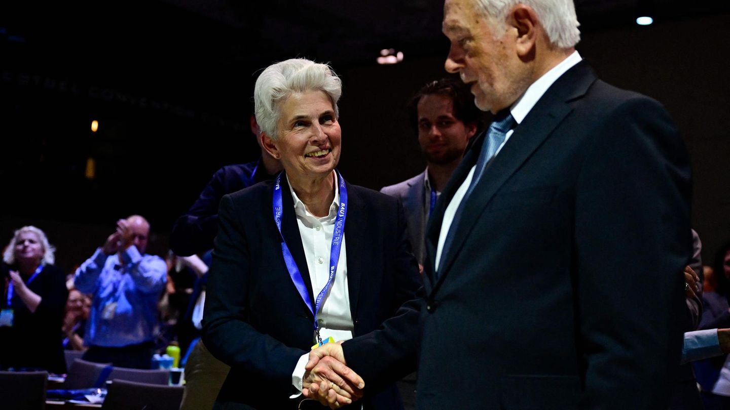 Agnes Strack-Zimmermann gratuliert Wolfgang Kubicki