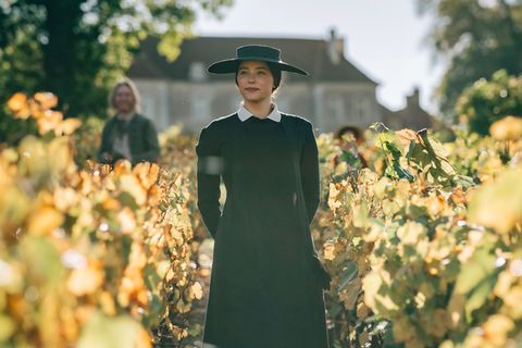 Barbe-Nicole Clicquot Ponsardin (Haley Bennett) will ihren Champagner stets verfeinern.