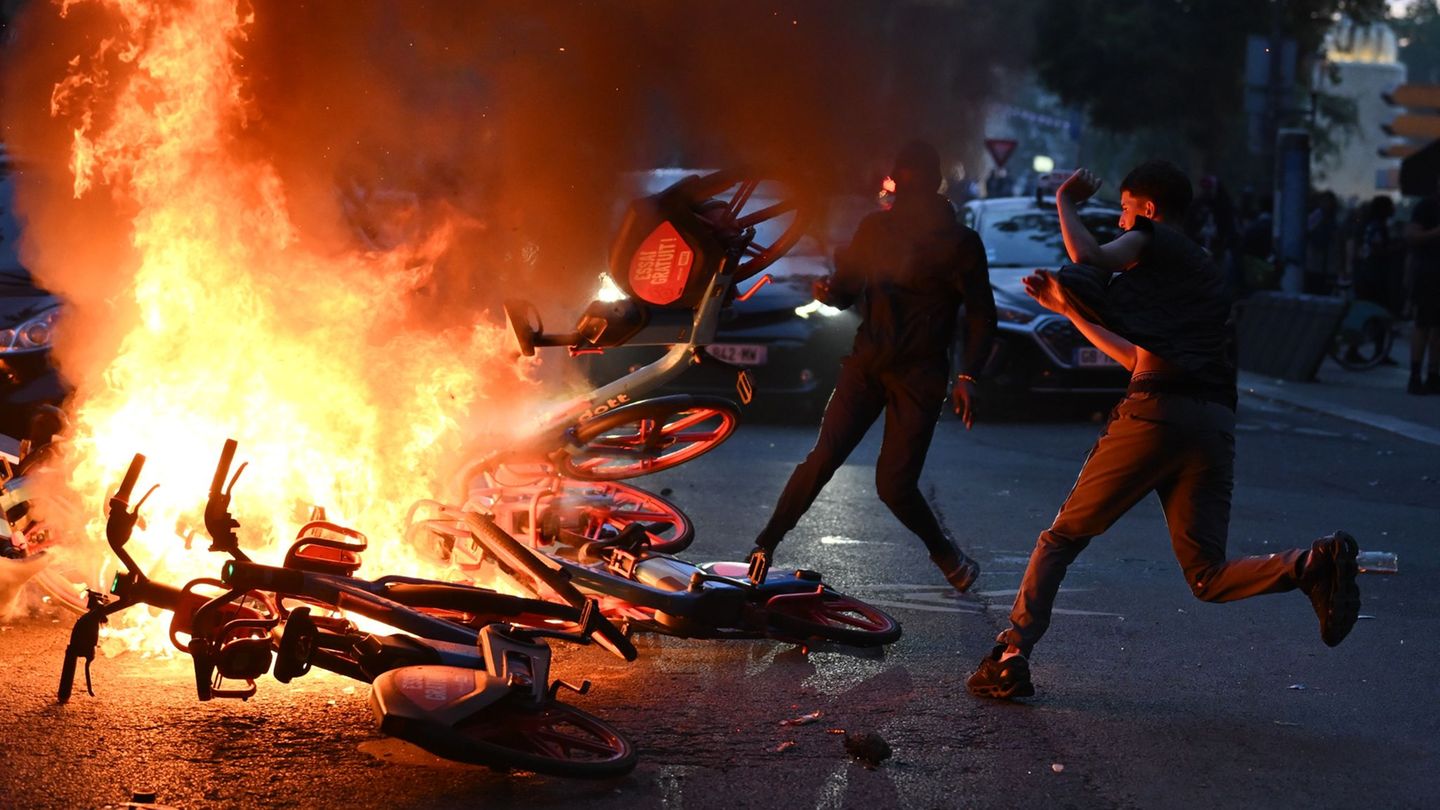 Nach dem Sieg von Paris Saint-Germain ist es in Paris zu Festnahmen und Zwischenfällen gekommen. Foto: Julien Mattia/Le Pictoriu