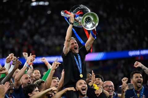 Getragen von seinen Schützlingen: PSG-Coach Luis Enrique. Foto: Denes Erdos/AP/dpa