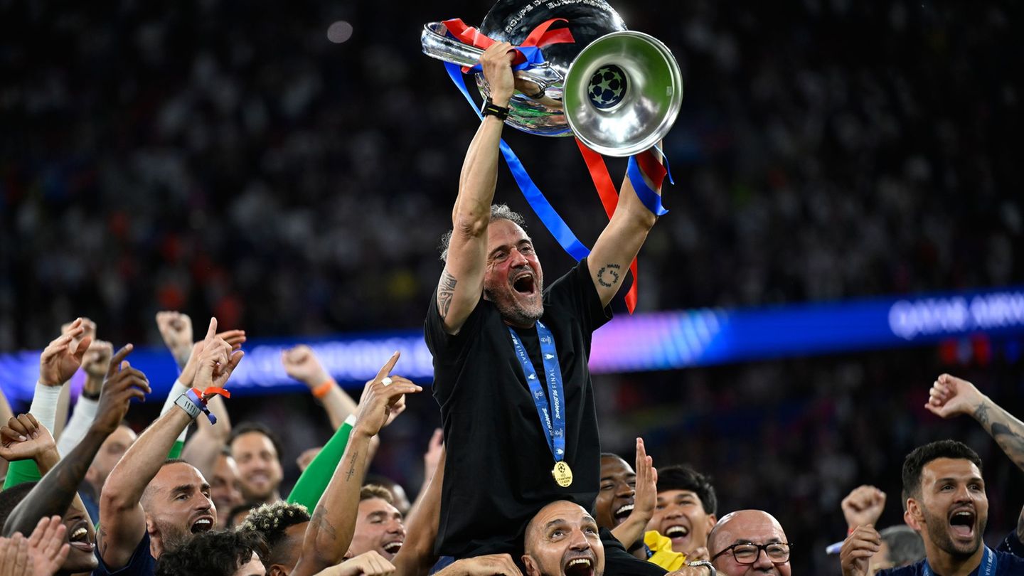 Getragen von seinen Schützlingen: PSG-Coach Luis Enrique. Foto: Denes Erdos/AP/dpa