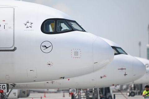 Flugzeuge mussten am Samstagmorgen in München wegen einer Drohnenwarnung kurzzeitig am Boden bleiben. (Symbolbild) Foto: Sven Ho