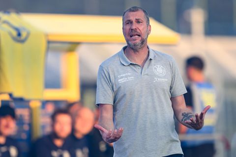 Jochen Seitz, Trainer des 1. FC Lok Leipzig, glaubt noch an den Aufstieg. Foto: Hendrik Schmidt/dpa