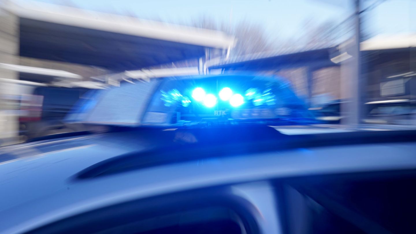 Der Mann lieferte sich eine Verfolgungsfahrt mit der Aschaffenburger Polizei. (Symbolbild) Foto: Marcus Brandt/dpa