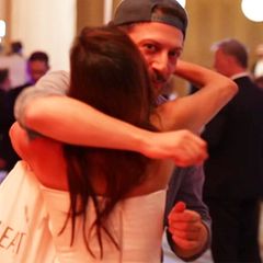 Deutscher Filmpreis: Collien Fernandes fällt Fahri Yardim in die Arme