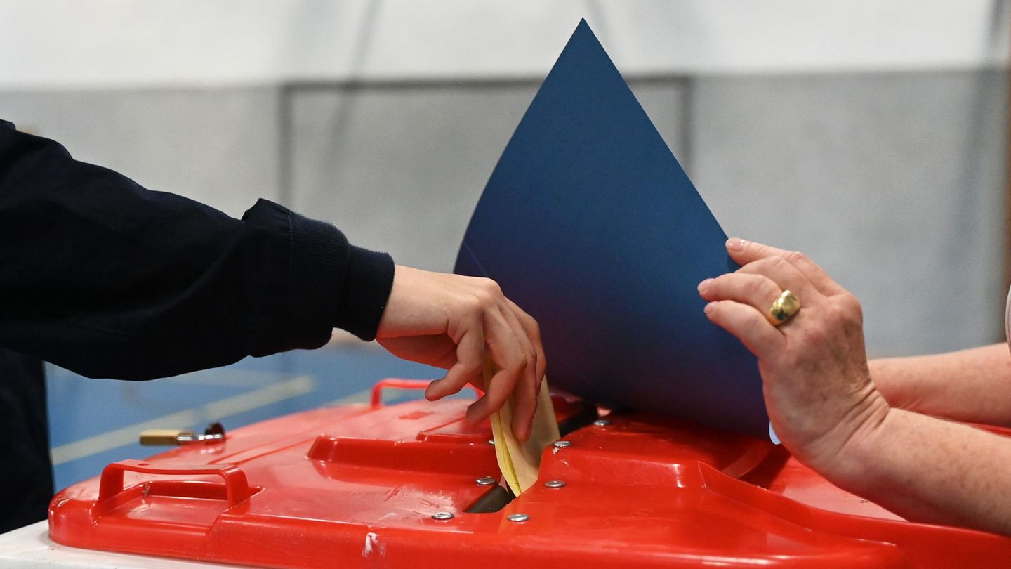 Das Rennen zwischen Befürwortern und Gegnern einer Olympiabewerbung Hamburgs ist eng. Foto: Katrin Luxenburger/dpa