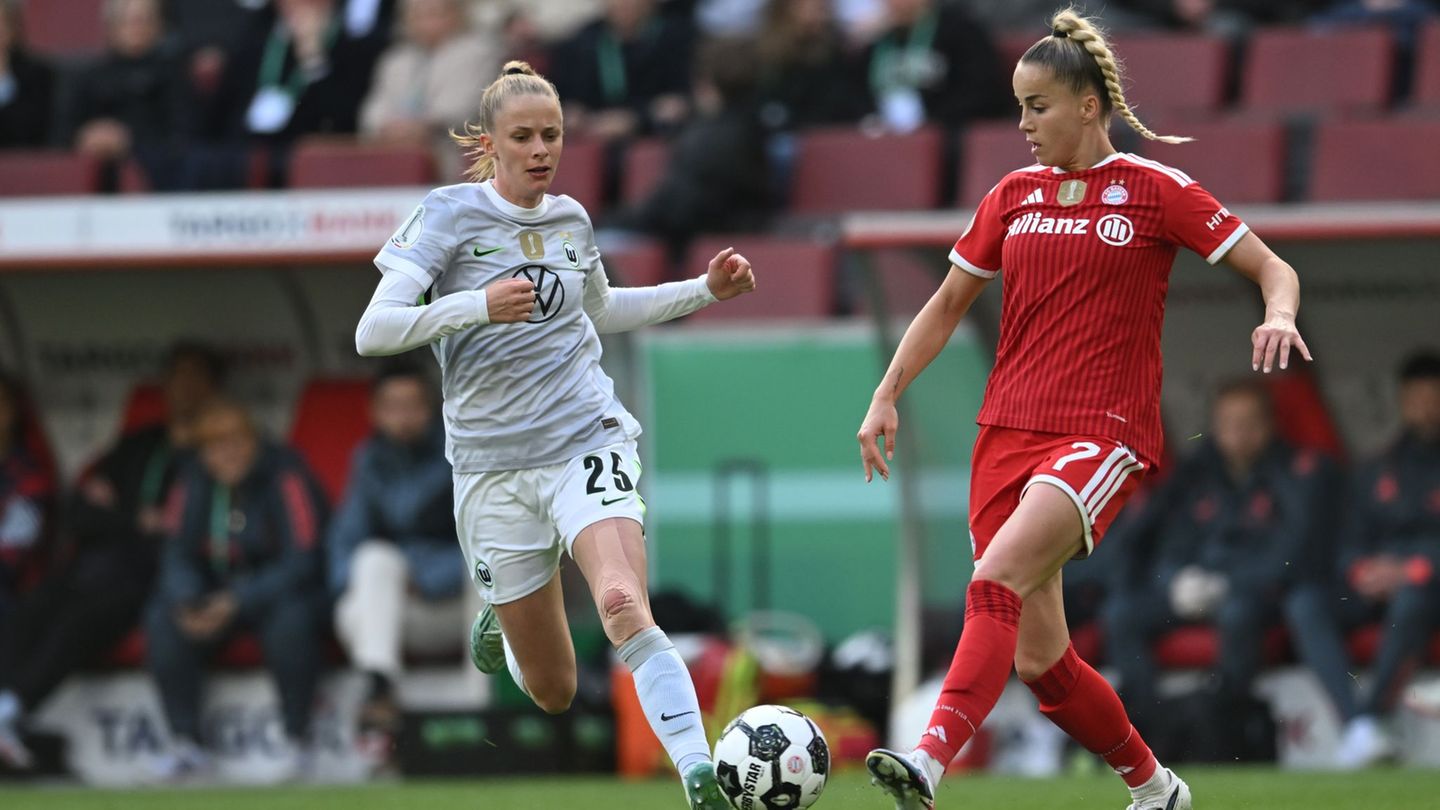 Die Frauen-Bundesliga macht sich auf den Weg in die Selbstständigkeit. (Archivbild) Foto: Fabian Strauch/dpa