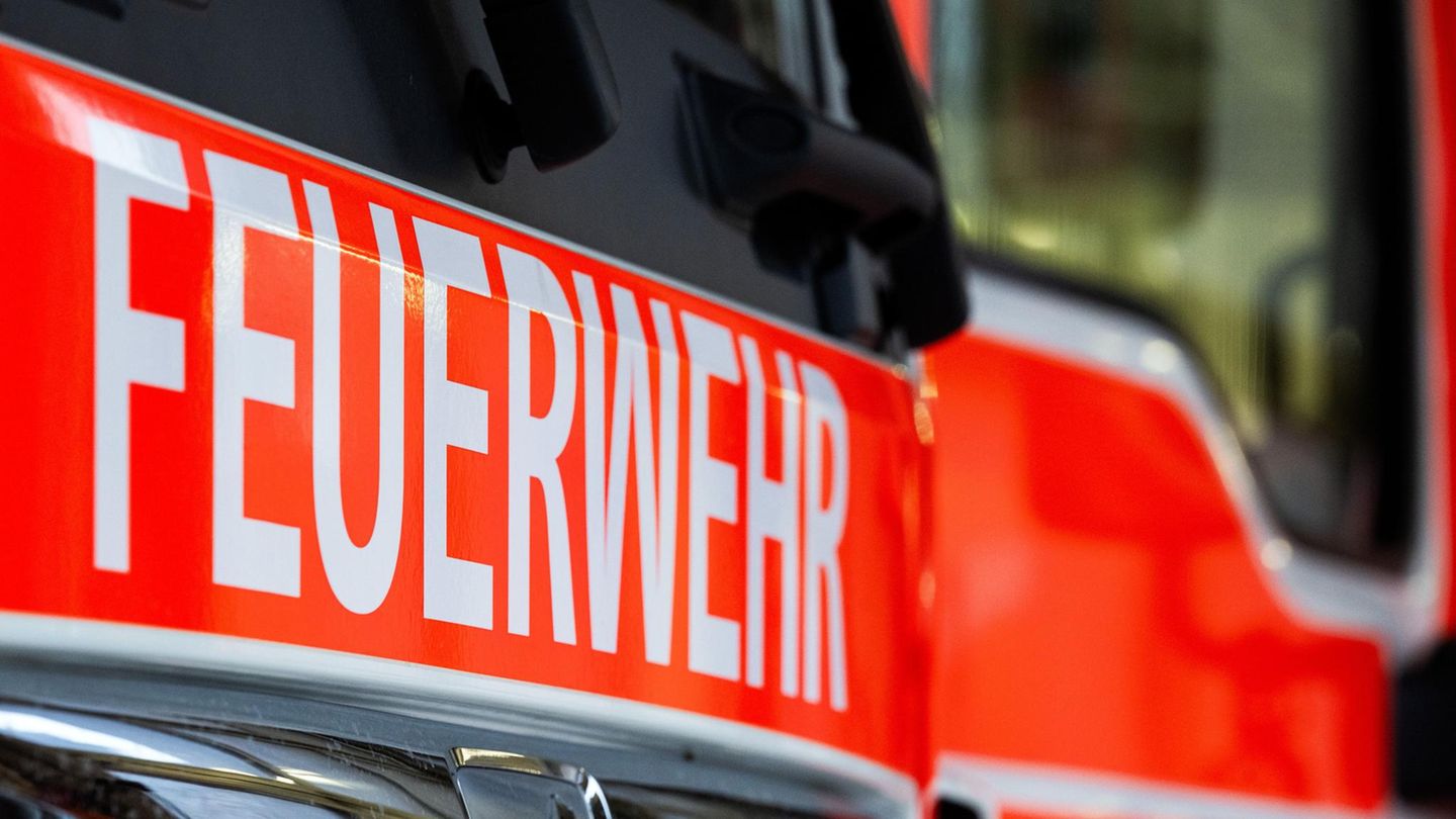 Die Front eines Wagens der Feuerwehr (Symbolbild für Notfall in Bochum)