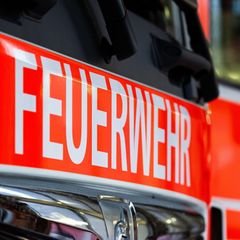 Die Front eines Wagens der Feuerwehr (Symbolbild für Notfall in Bochum)