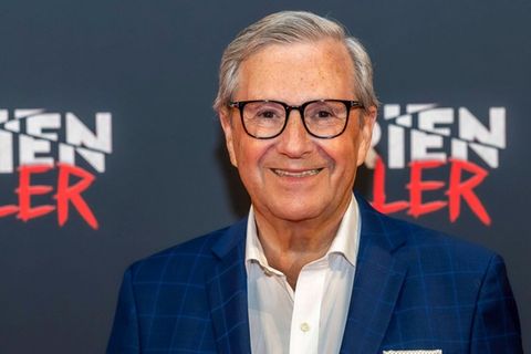 So hochgeschlossen ist Jan Hofer im Alltag nicht immer unterwegs.