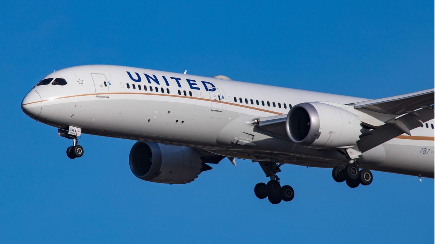Der Flug UA236 von United Airlines sollte eigentlich nonstop von Newark nach Palma de Mallorca fliegen