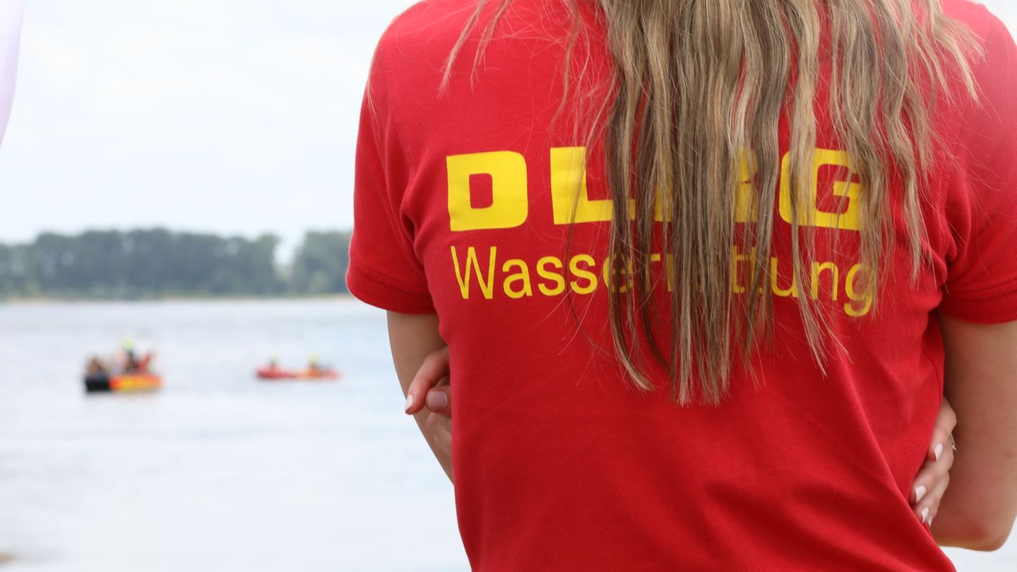 Rettungsschwimmer der DLRG haben einen Mann das Leben gerettet. (Symbolbild) Foto: Sascha Thelen/dpa