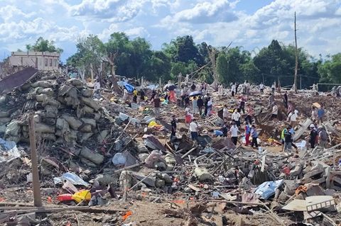Die Rebellengruppe TNLA bestätigte, dass es sich um ein Munitionslager in ihrem Besitz handelte. Foto: -/Palaung Land/AP/dpa
