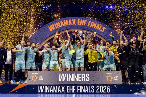Die MT Melsungen feiert den Titel in der European League. Foto: Philipp Szyza/dpa