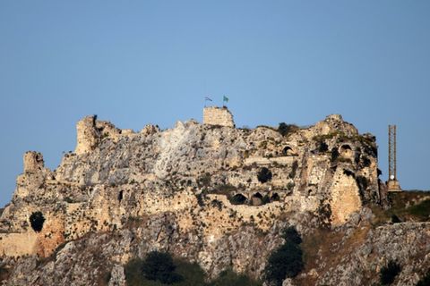 Israelische Flagge über der Burg Beaufort