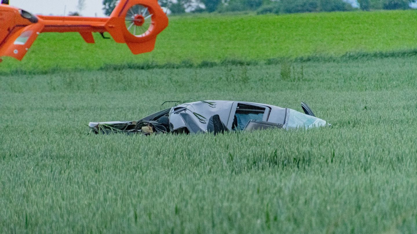 Die Beifahrerin verstarb noch am Unfallort. Foto: Christoph Weiss/Fuldamedia/dpa