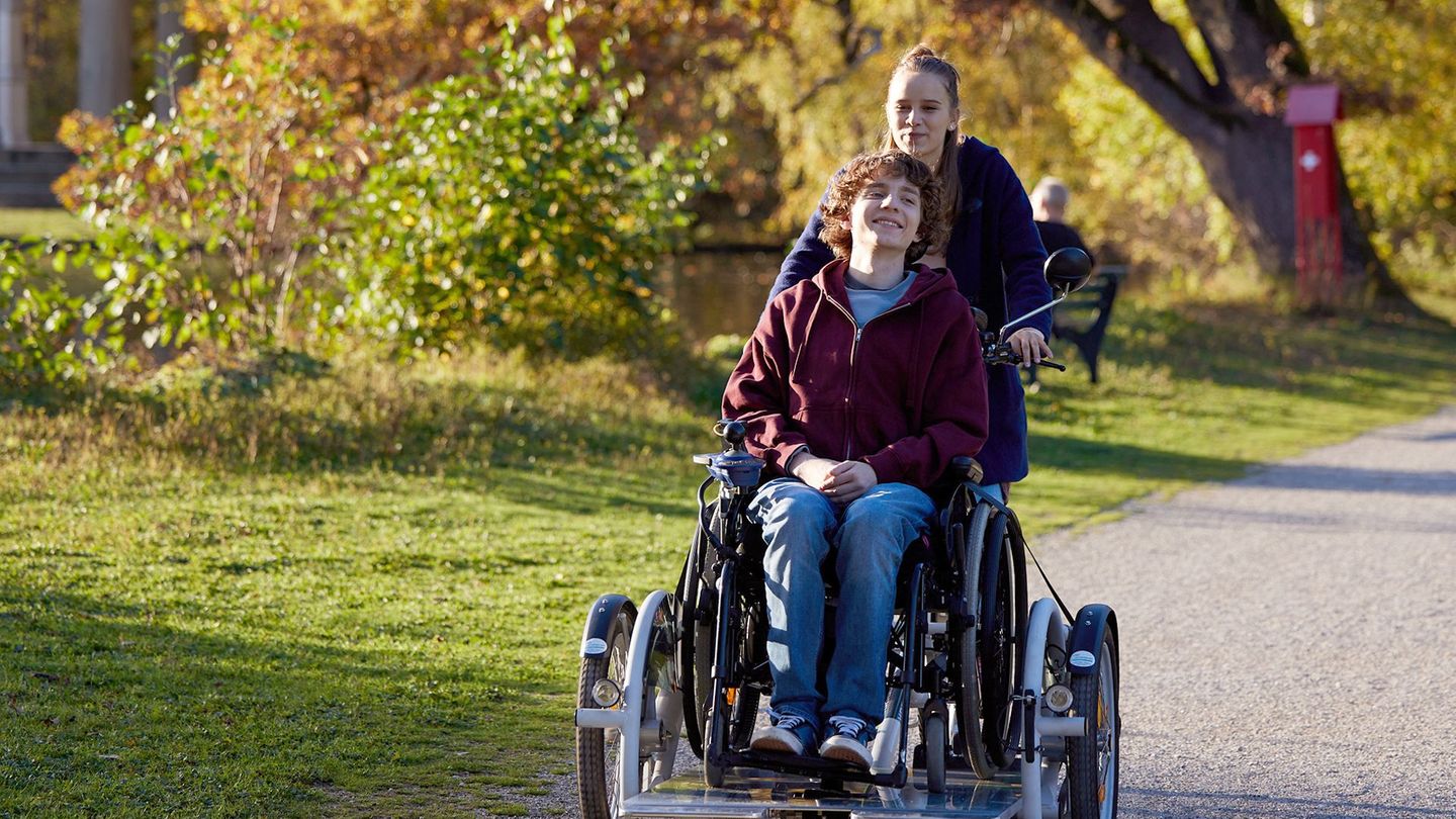 Jonas (Julius Gause) und Emily (Lina Hüesker) verbringen viel Zeit miteinander. Ihre Mütter, beide alleinerziehend, könnten sich über das Glück ihrer Kinder eigentlich freuen. Doch sie machen sich große Sorgen. Warum eigentlich?