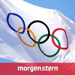 Olympia: Fahne mit Olympischen Ringen
