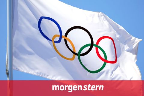 Olympia: Fahne mit Olympischen Ringen