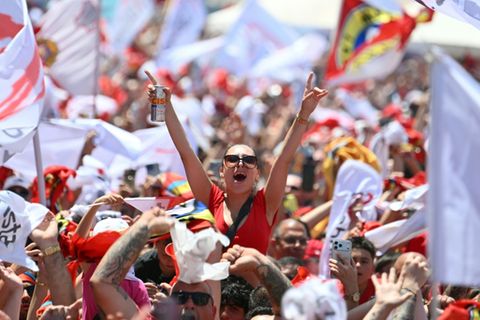 Feiernde Anhänger der Labour-Partei