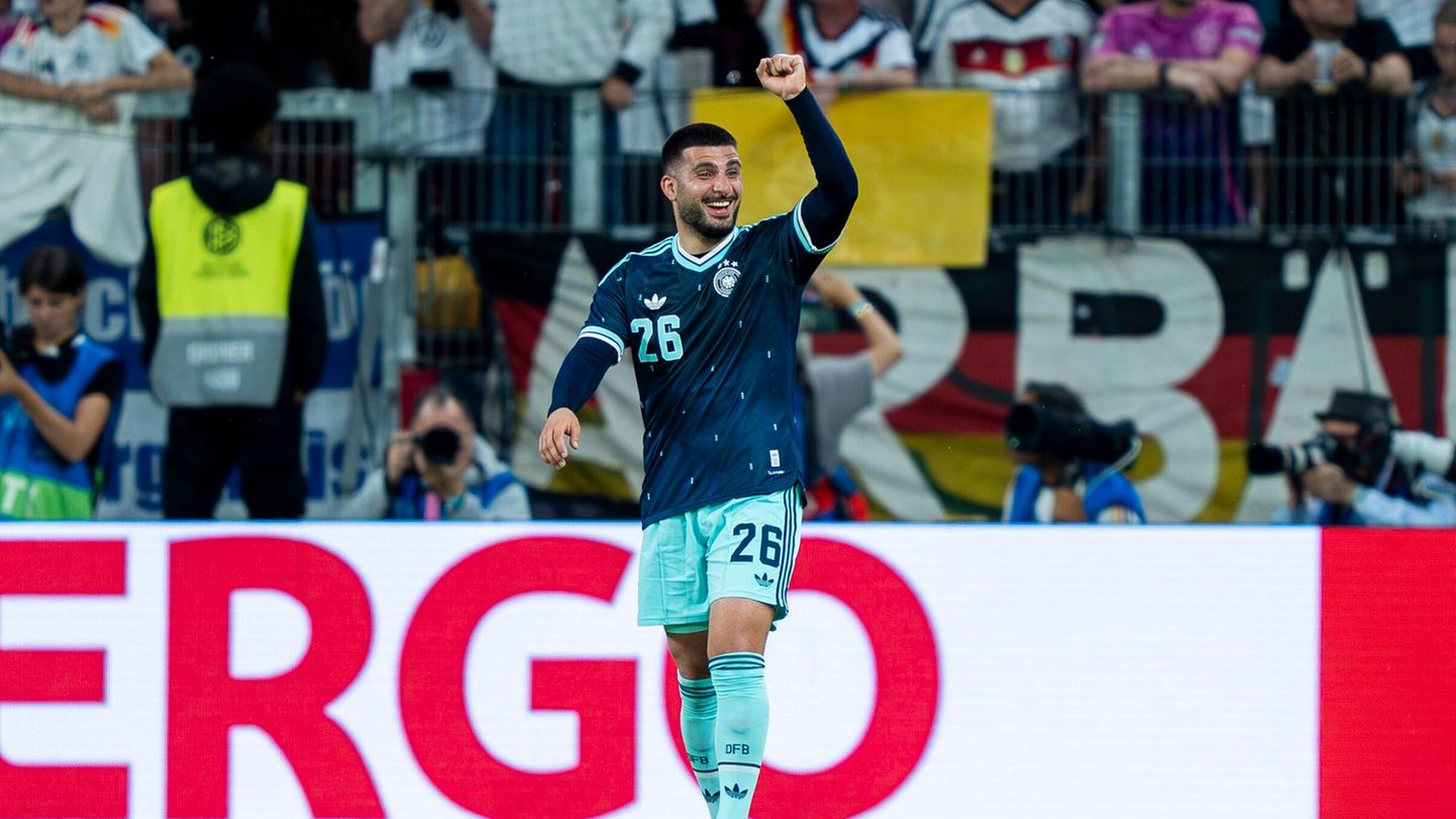 Deniz Undav jubelt nach seinem Tor im Testspiel gegen Finnland