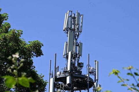 Ein Antennen-Standort, an dem auch in 2G gefunkt wird - noch. Foto: Bernd Weißbrod/dpa