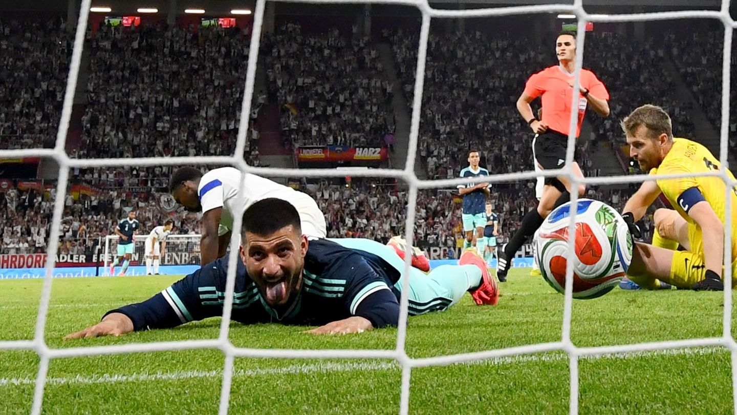 Deniz Undav jubelt über sein zweites Tor gegen Finnland. Foto: Tom Weller/dpa