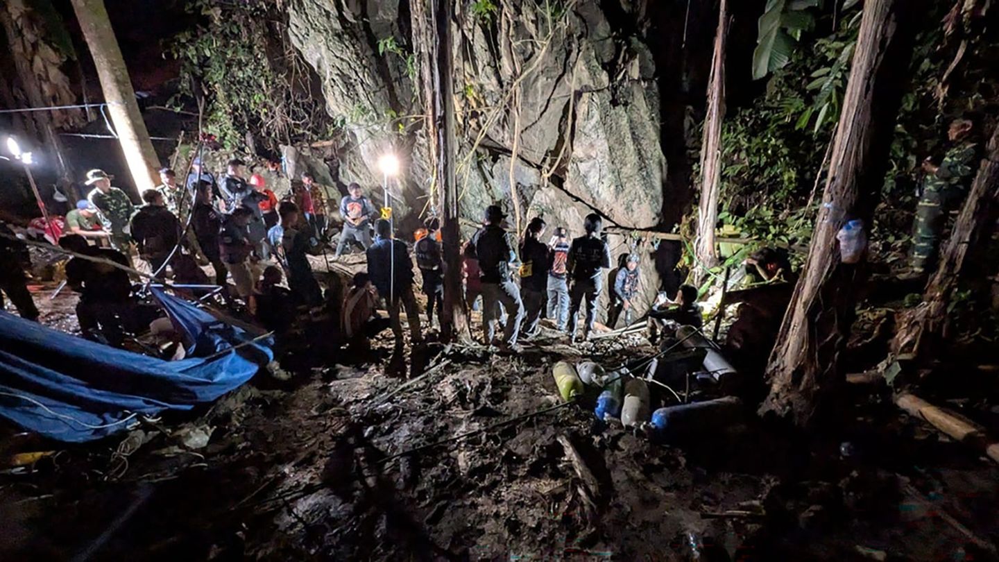 Spezialisten haben nach eigenen Angaben einen neuen Zugang zu der Höhle gefunden. Foto: Josh Richards/dpa
