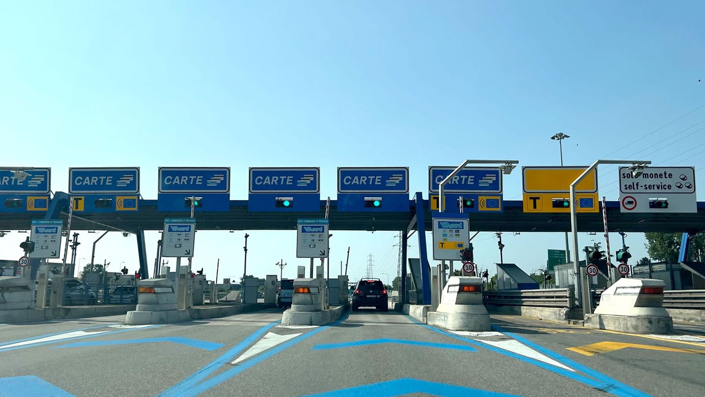In Italien soll es bei Verspätungen wegen Autobahn-Baustellen jetzt Geld zurückgeben. (Archivbild) Foto: Christoph Sator/dpa