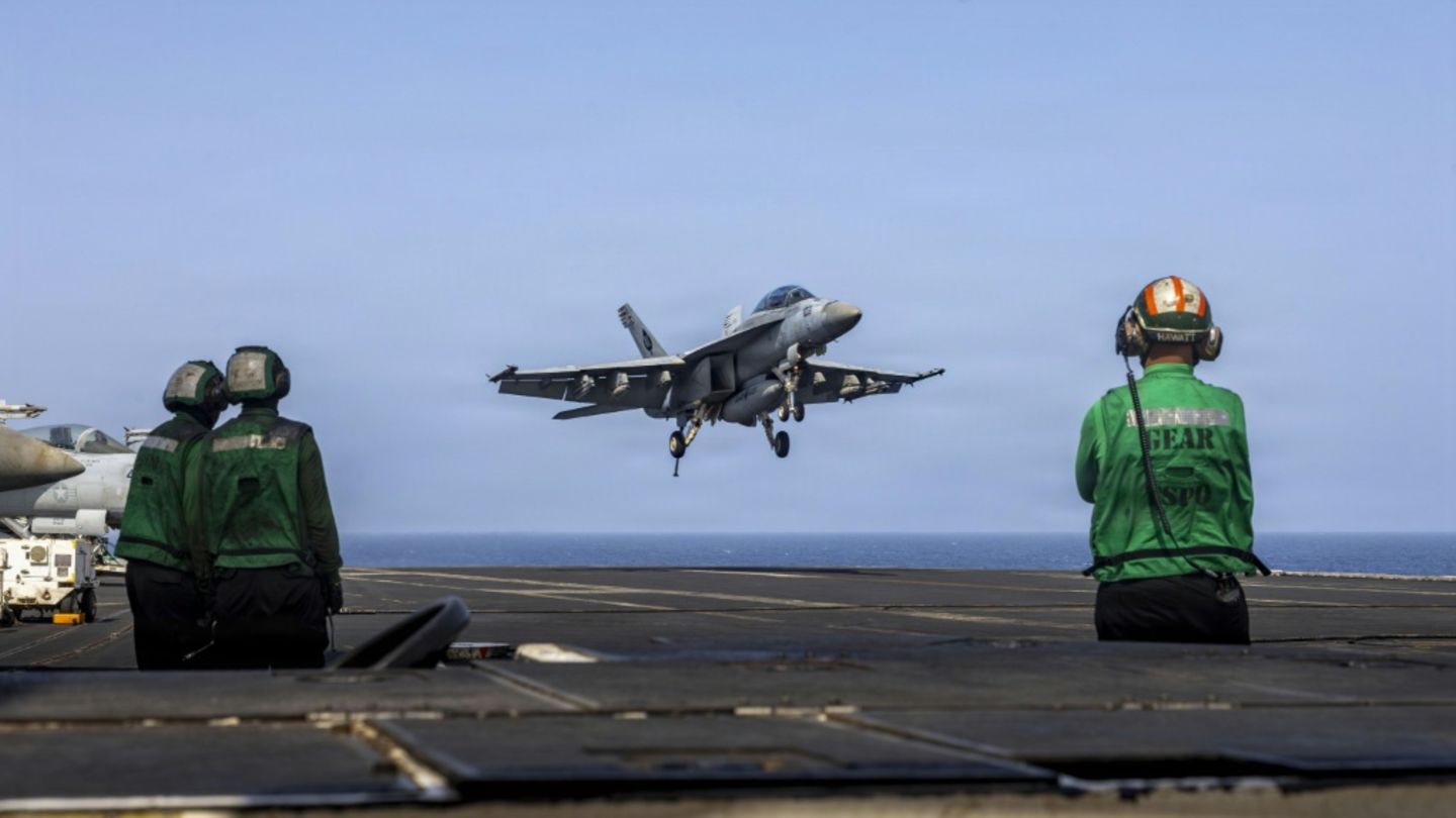 Ein F/A-18E-Flugzeug der US-Marine