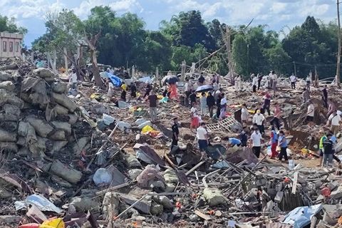Die Zerstörungen im Dorf sind verheerend. Foto: -/Palaung Land/AP/dpa