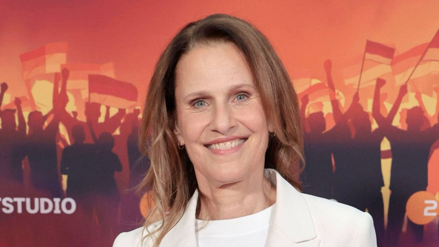 Katrin Müller-Hohenstein hatte zum Ende der Länderspiel-Übertragung am Sonntagabend noch eine traurige Nachricht.