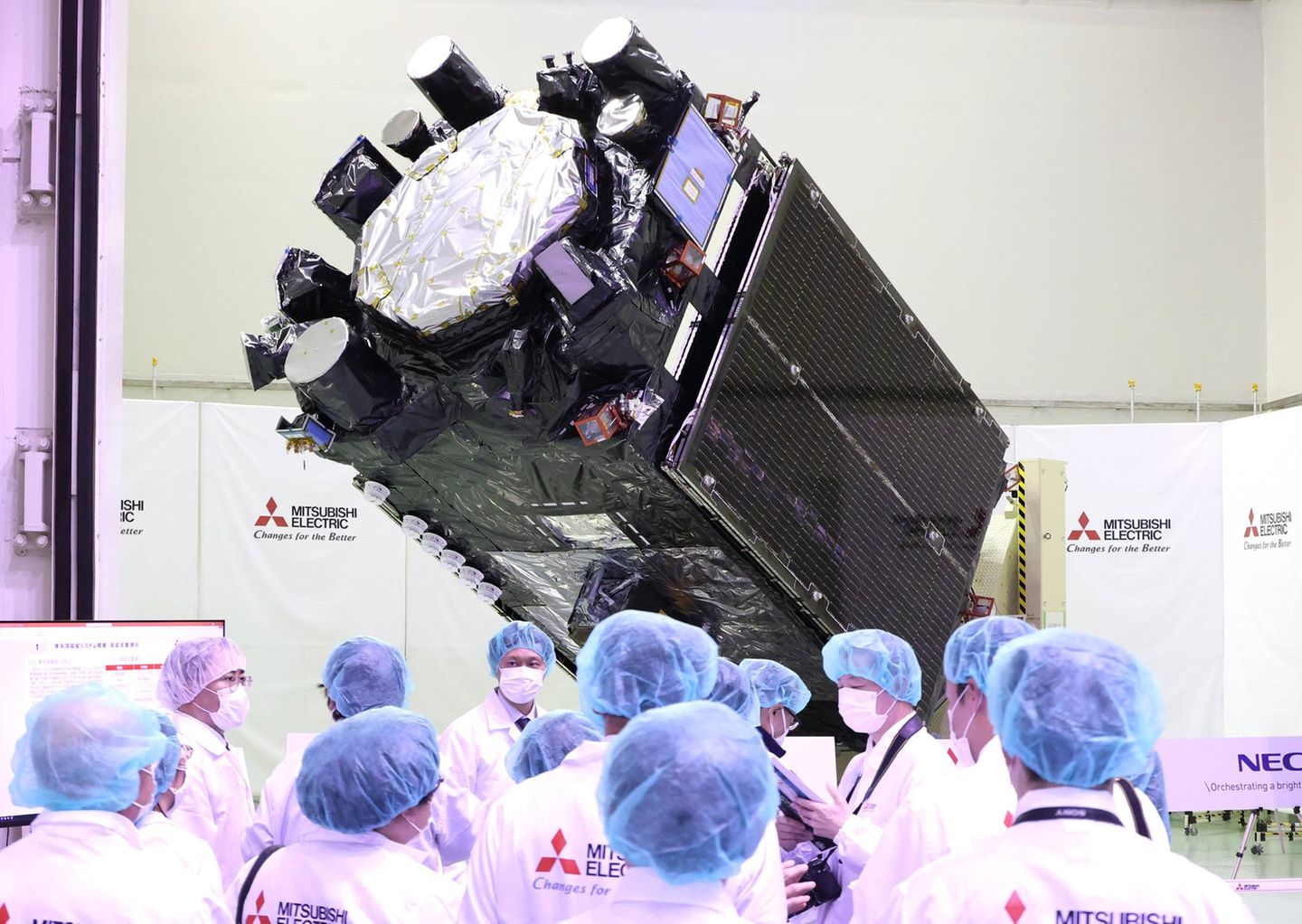 Japanischer Satellit bei einer Pressevorführung