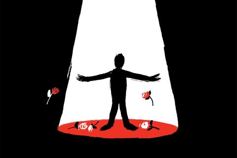 Illustration einer gefeierten Person im Rampenlicht, auf die als Zeichen der Anerkennung Rosen geworfen werden