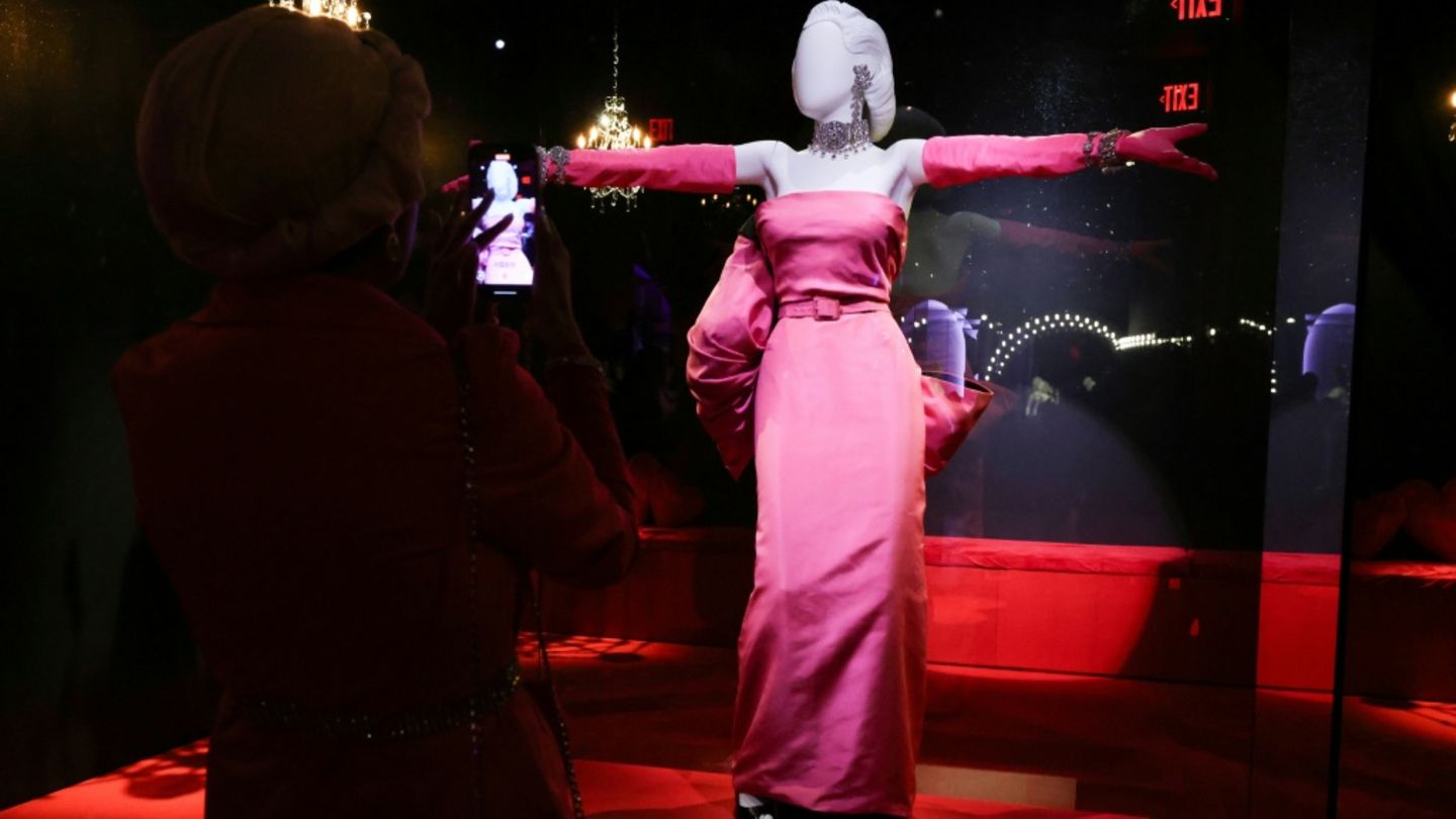 Pinkfarbenes Kleid aus "Blondinen bevorzugt"