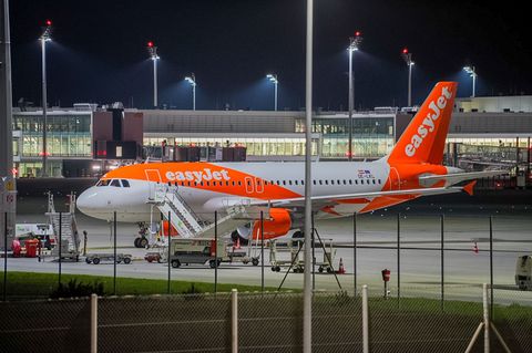 Der britische Billigflieger Easyjet könnte von einem US-Investor übernommen werden. Foto: Enrique Kaczor/onw-images/dpa