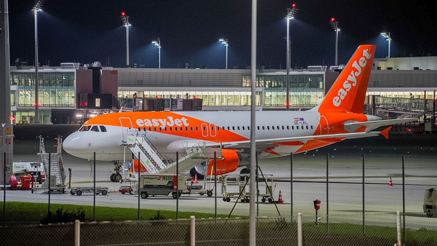 Der britische Billigflieger Easyjet könnte von einem US-Investor übernommen werden. Foto: Enrique Kaczor/onw-images/dpa