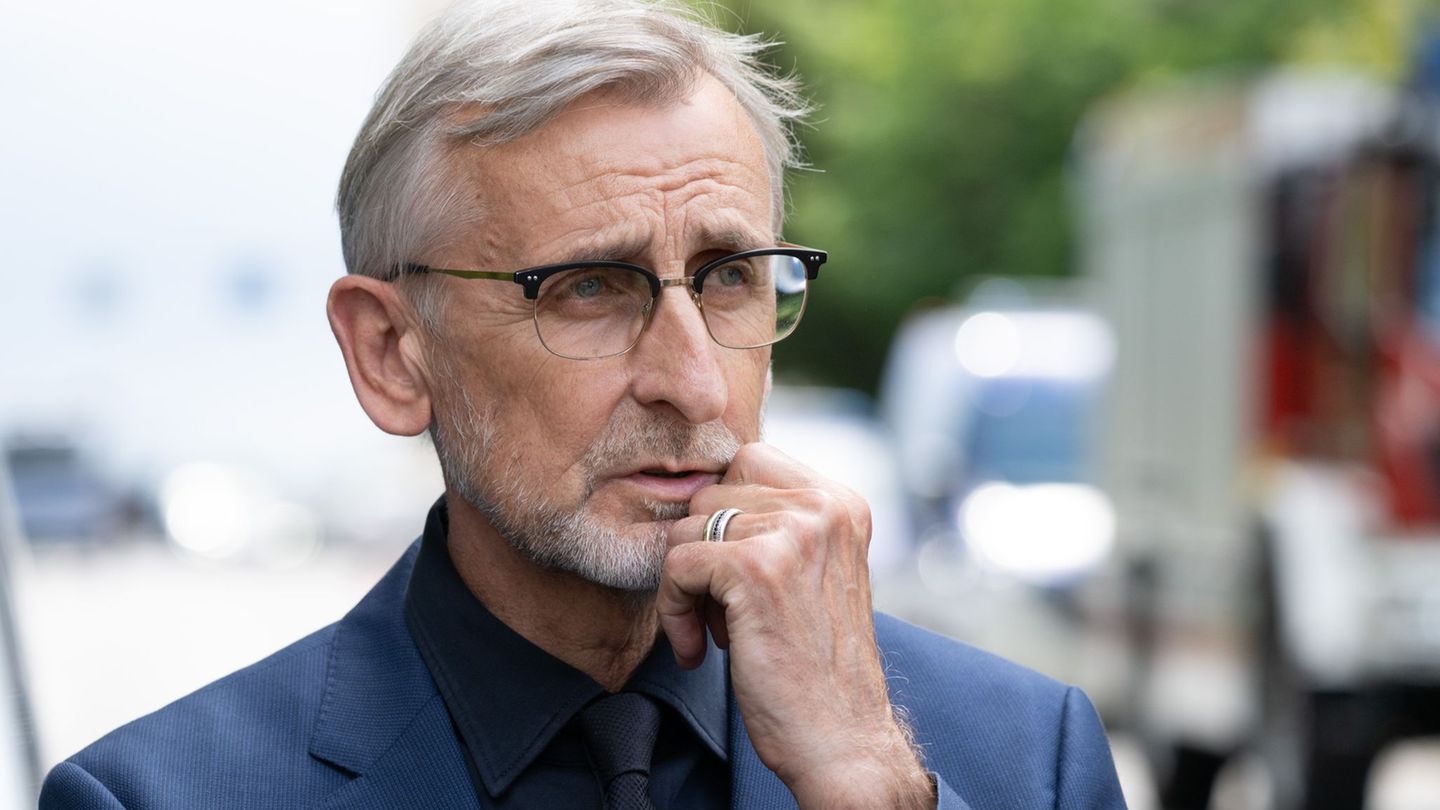 Sachsens Innenminister Armin Schuster hat die Regelungen für einen Waffenentzug im Freistaat noch einmal klargestellt. (Archivbi