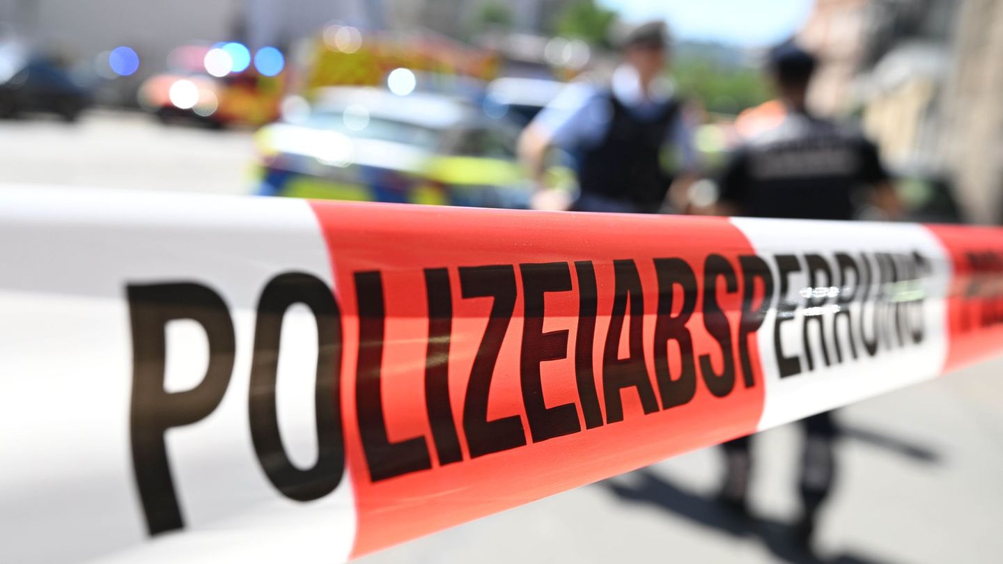 Die Polizei war mit zahlreichen Kräften ausgerückt. (Symbolbild) Foto: Bernd Weißbrod/dpa