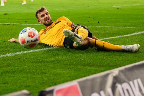 Lars Bünning von Dynamo Dresden musste sich einer Hirn-Operation unterziehen und fällt lange aus. (Archivbild) Foto: Robert Mich
