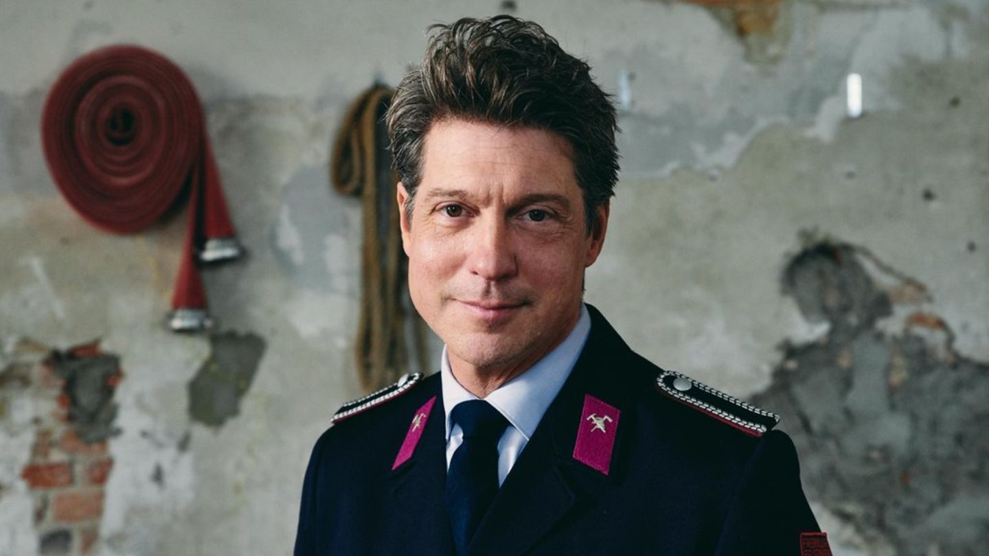 Sebastian Deyle wird in „Frieda - Mit Feuer und Flamme“ zum Feuerwehrmann Mirko.