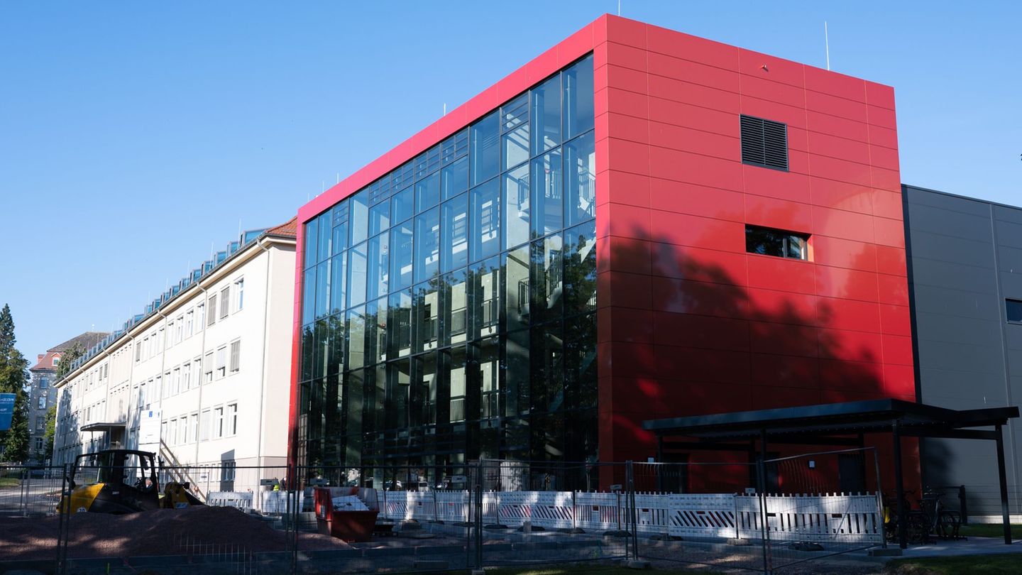 Das Helmholtz-Institut Freiberg für Ressourcentechnologie wird bei mehreren Forschungsprojekten zur Rohstoffversorgung vom Bund
