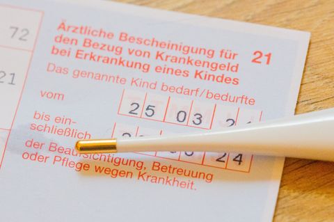 Wenn ein Kind krank ist, bleiben in MV Frauen deutlich häufiger zu Hause als Männer. (Symbolbild) Foto: Fernando Gutierrez-Juare