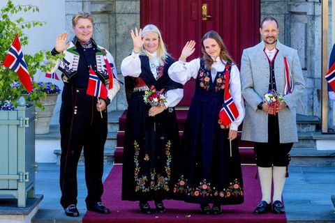 Prinzessin Ingrid Alexandra - hier mit ihrer Familie im Jahr 2025 - plant laut Vater Haakon eine baldige Rückkehr in die Heima