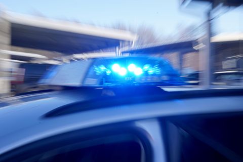 Die Polizei ermittelt wegen eines versuchten Tötungsdeliktes. (Symbolbild) Foto: Marcus Brandt/dpa