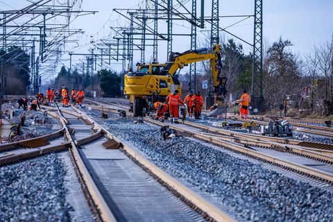 Ein Großteil des Gelds geht in den Verkehrsbereich. Foto: Jens Büttner/dpa