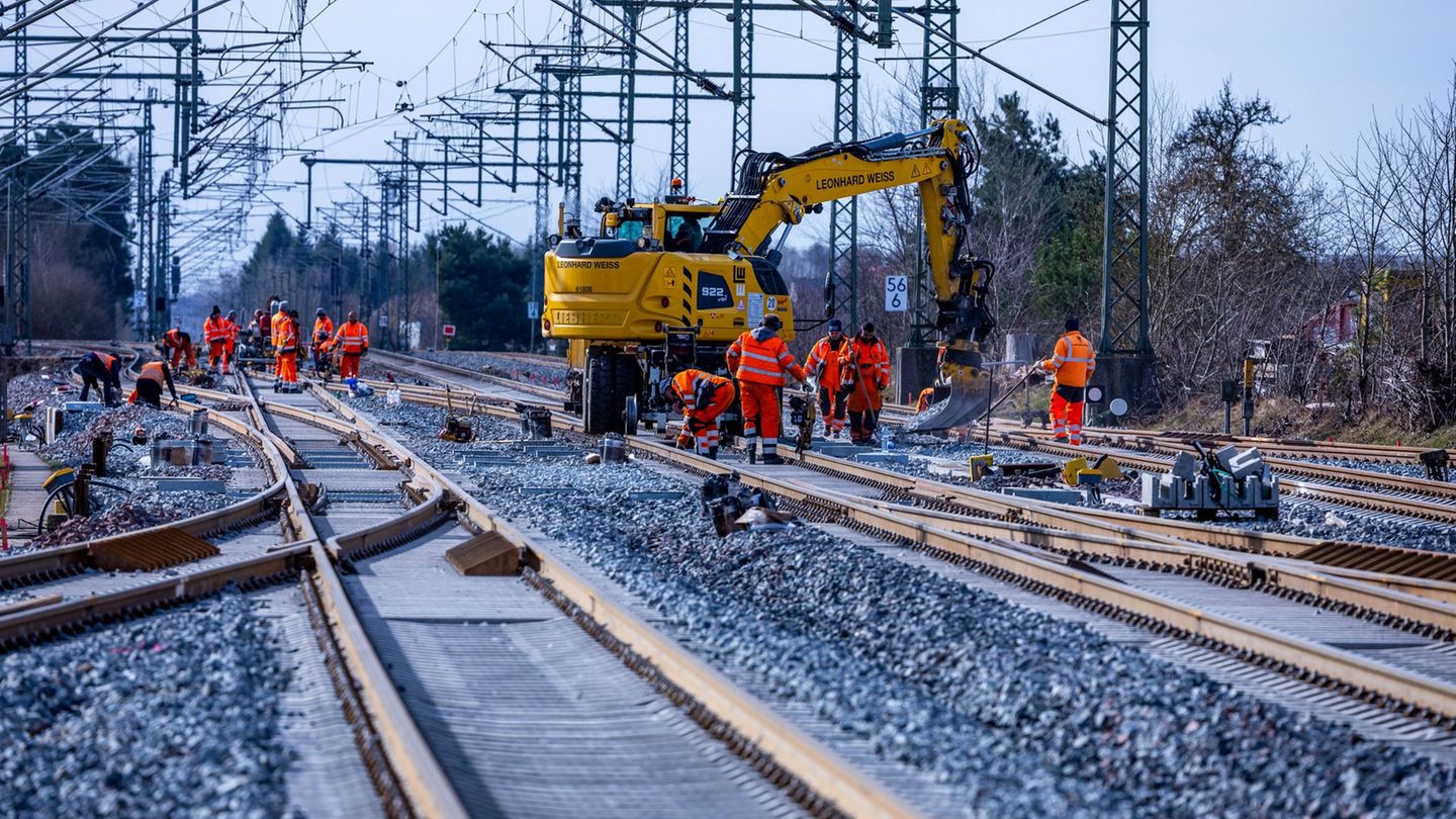 Ein Großteil des Gelds geht in den Verkehrsbereich. Foto: Jens Büttner/dpa